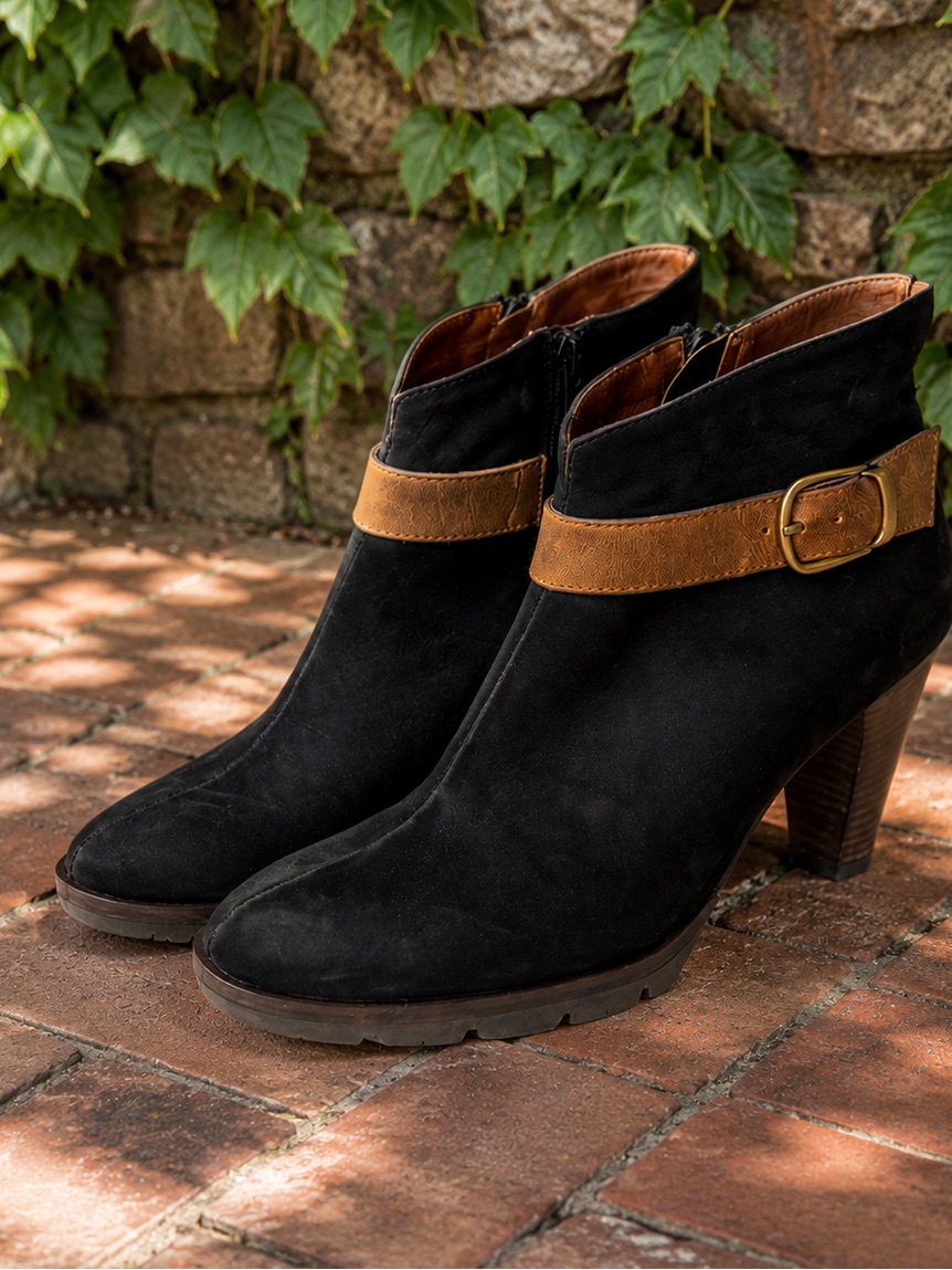 Paul Green Munchen Artisan Distressed Black/Tan Leather Side Zip Ankle Boots, 6